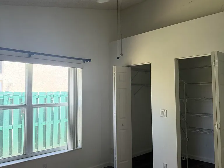 1852 Capeside Cir — Photo 11