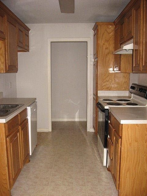 2nd image of 732 Stribling Cir