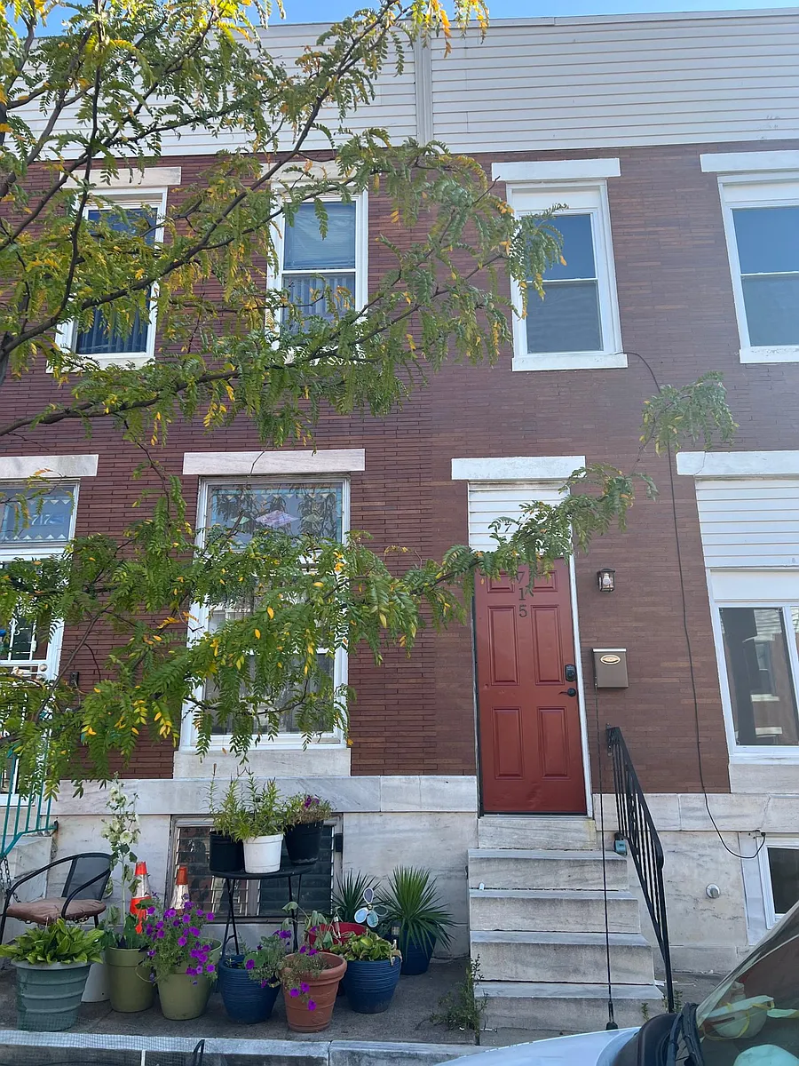 Building Photo - 715 N Kenwood Ave