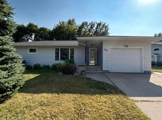 709 E 13th Ave, Mitchell, SD 57301
