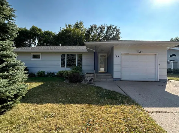 709 E 13th Ave, Mitchell, SD 57301