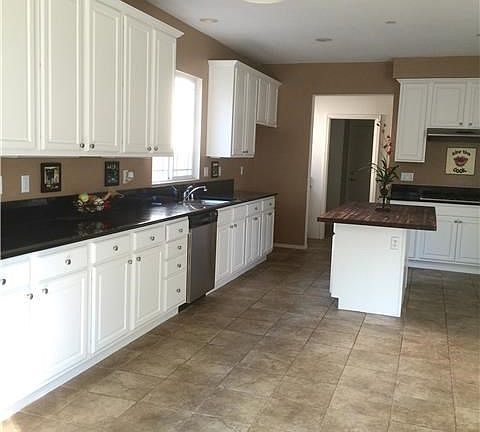 5th image of 15988 Avenal Ct