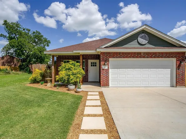 1105 S Fannin St, Alvarado, TX 76009