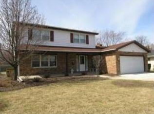 830 S McAree Rd, Waukegan, IL 60085