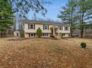 4 Thistle Ln, Middletown, NY 10940