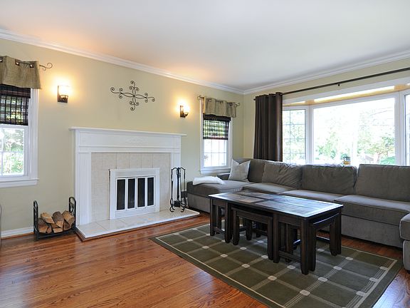 3rd image of 142 Longfellow St