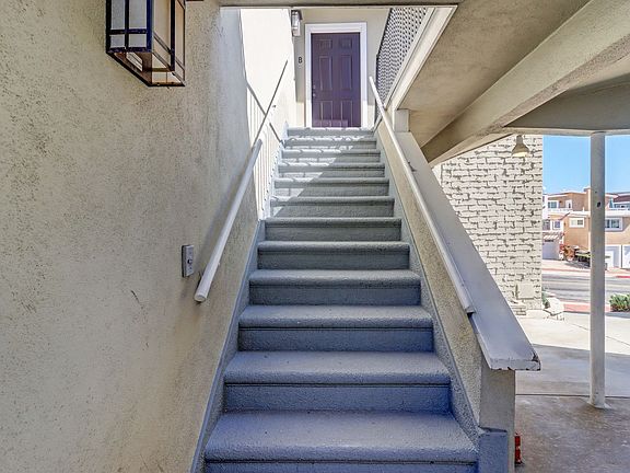 2nd image of 312 Avenida Del Mar APT B