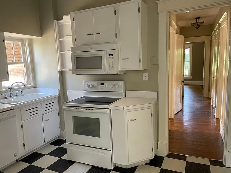 2139 Baringer Ave — Photo 10