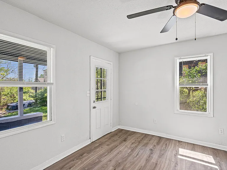 6938 Askew Ave — Photo 7