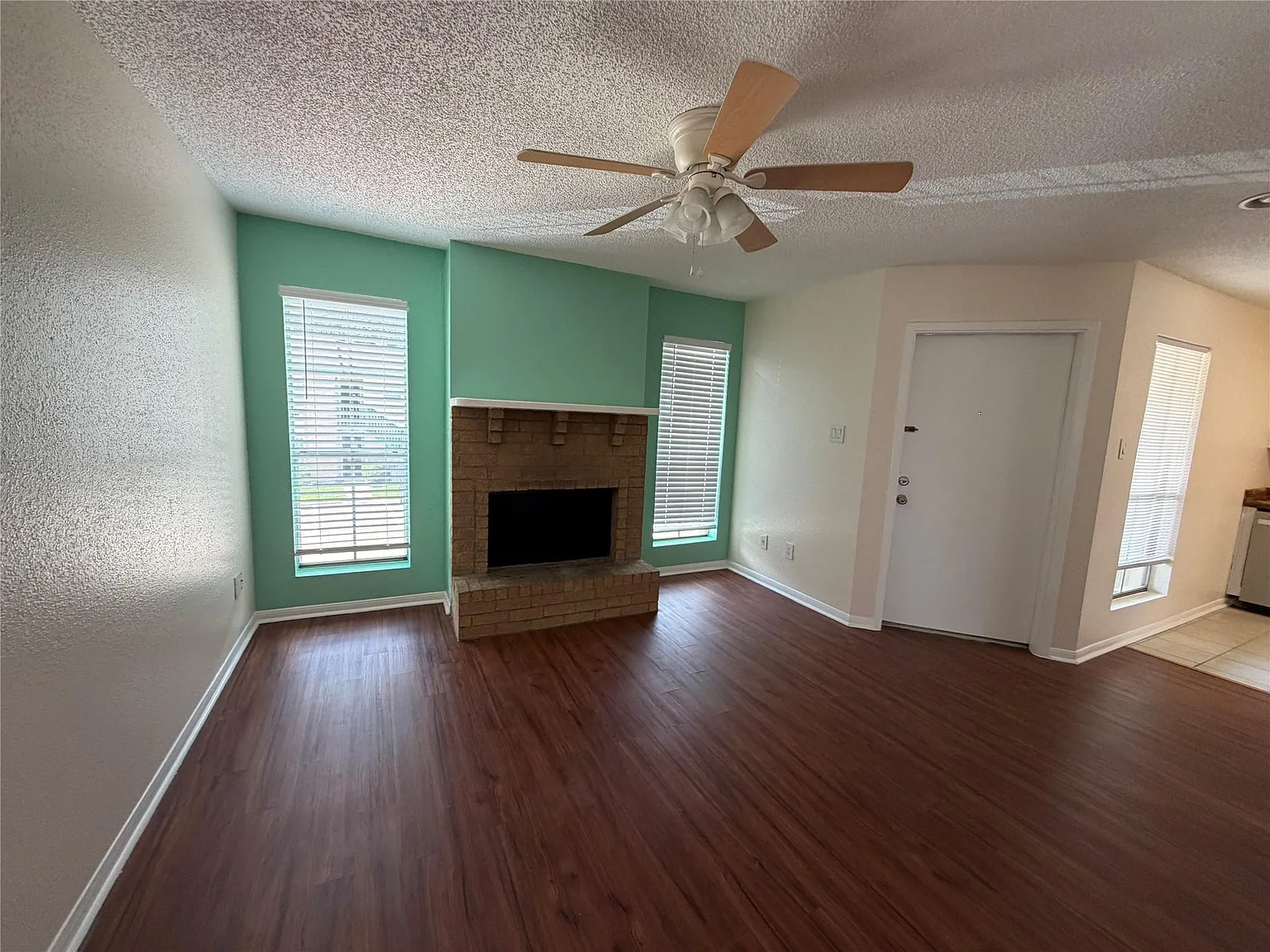 1 bed, 1.0 bath, 528 sqft, $875 — Photo 2