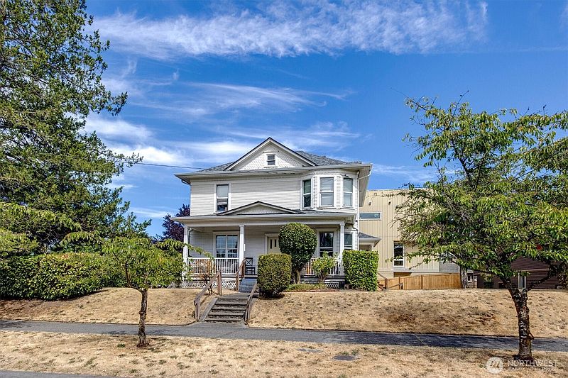 2nd image of 5522 12th Avenue NE