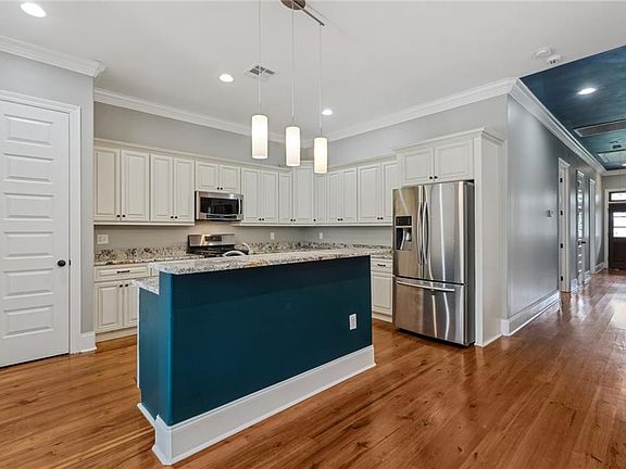 5th image of 2363 Dreux Ave