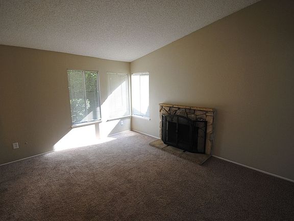 5th image of 15 Millview Ct