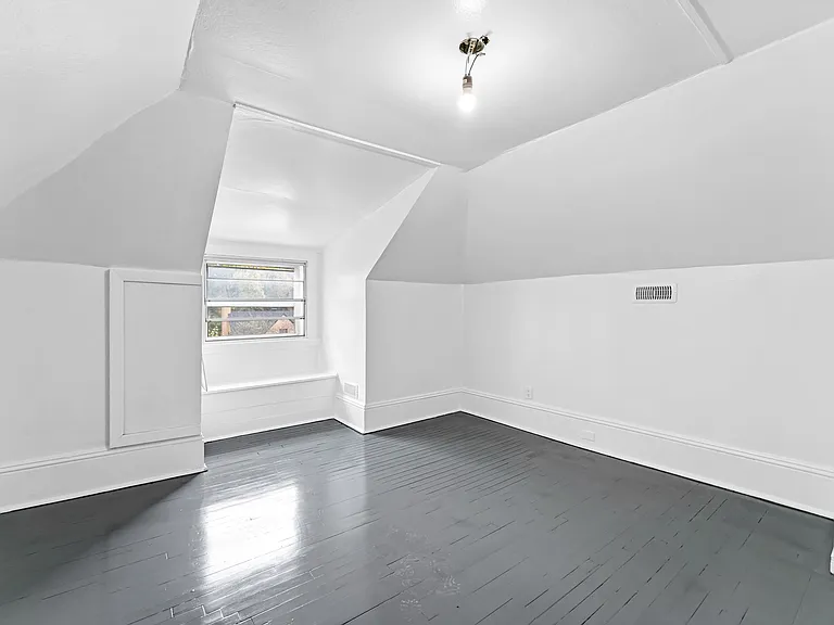 240 Blackburn Ave — Photo 69