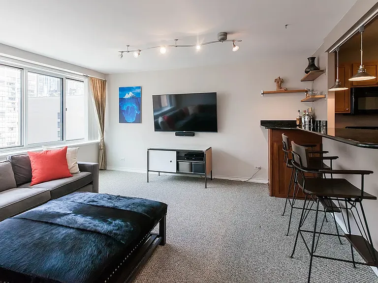 211 E Ohio St #1907 — Photo 10