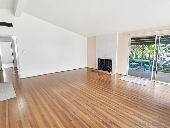 3rd image of 3215 Cabrillo Mesa Dr