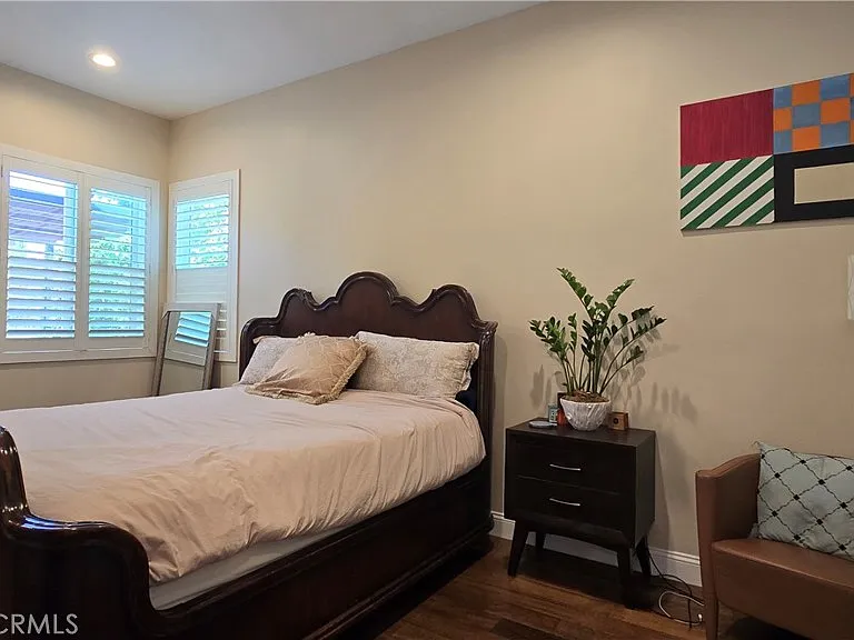 1018 La Presa Dr — Photo 16