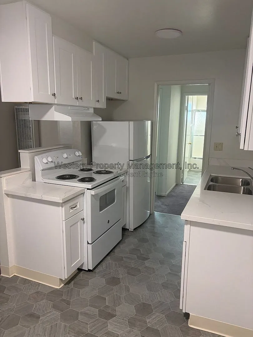 2 bed, 1.0 bath, 800 sqft, $2,695 — Photo 1