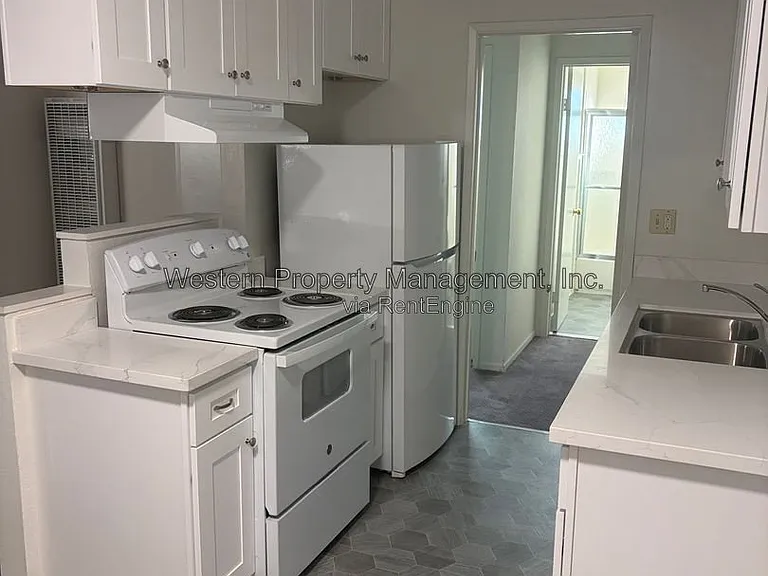 1910 46th Ave #19 — Photo 1
