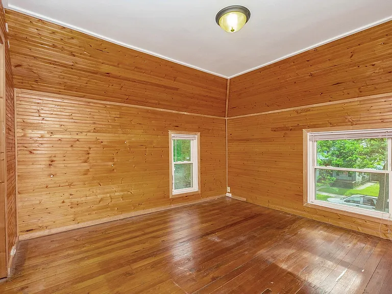 960 Pine Ave NW — Photo 19