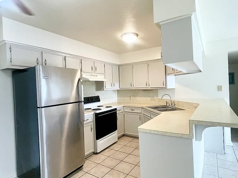 1229 Wilson St #2 — Photo 8