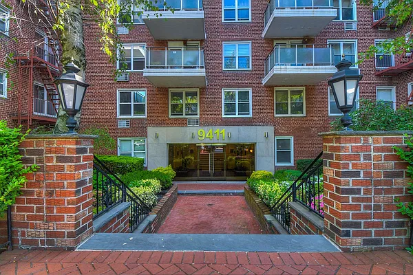 Sold by REMAX Elite | media 21