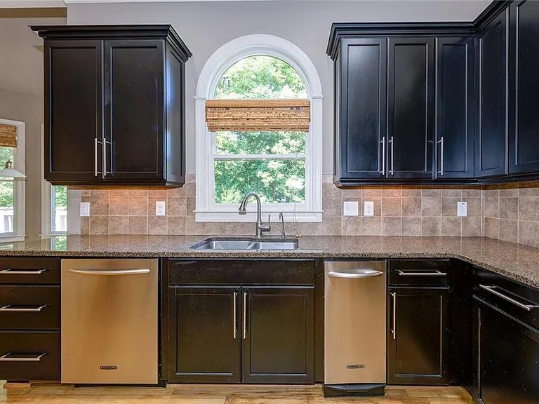 950 Glengate Pl — Photo 37