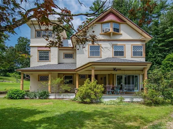 59 Highland Avenue, New Hartford, CT 06057