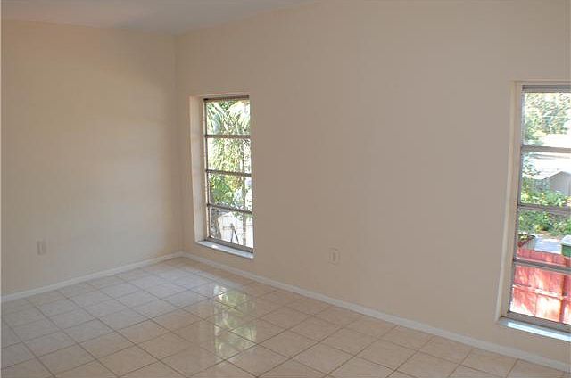 1st image of 1643 NE 142nd St