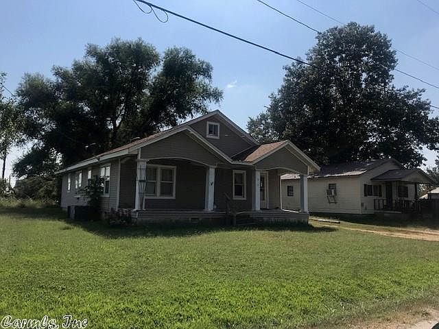 2nd image of 818 E Garland St