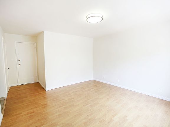 4th image of 858 Lincoln Blvd APT 4