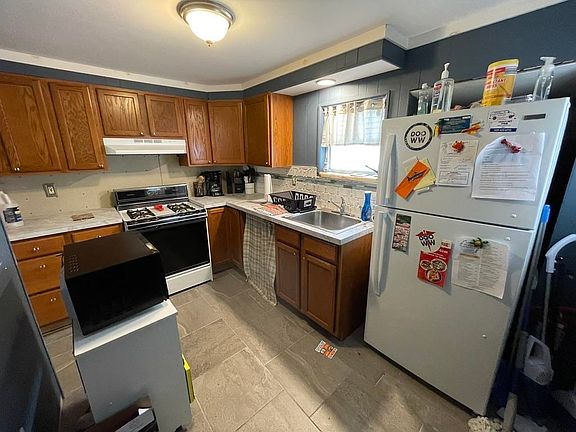 5th image of 417 W Roberts Ave