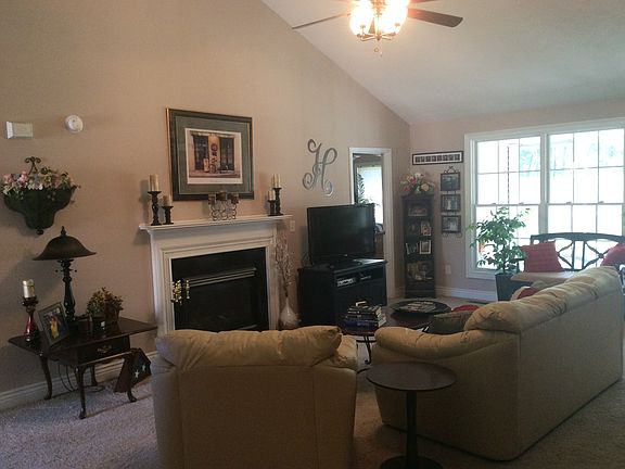 4th image of 75 Alice Dr