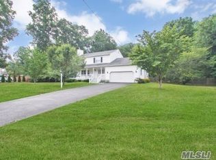 30 Gilbert Ave, Smithtown, NY 11787