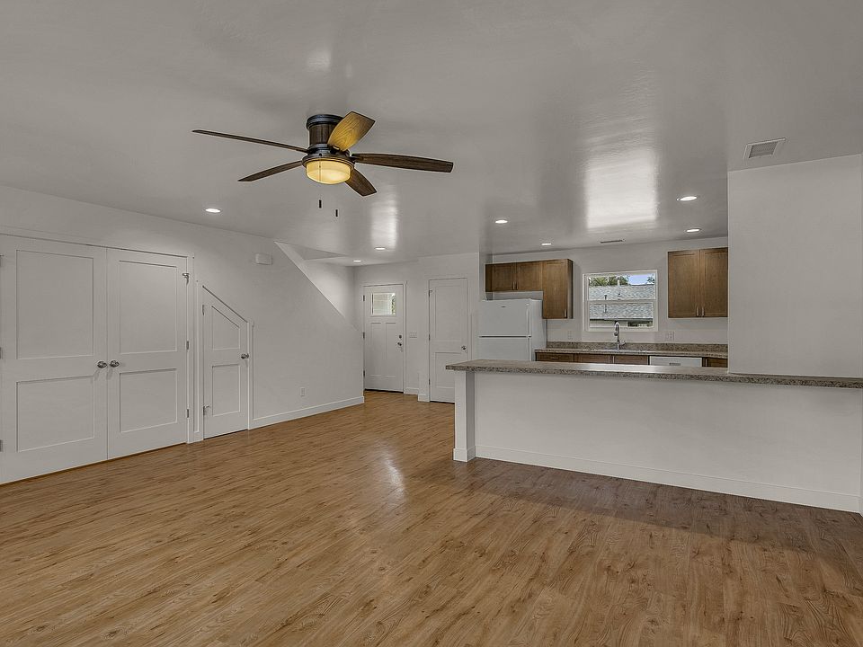 living rooom and kitchen