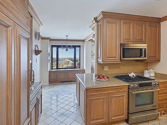 5th image of 60 E End Ave APT 28C