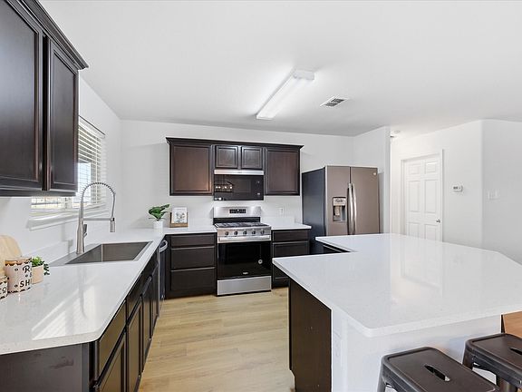 4th image of 3900 Oceanview Dr