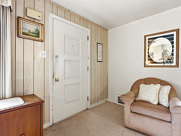 4th image of 222 Miller Ave