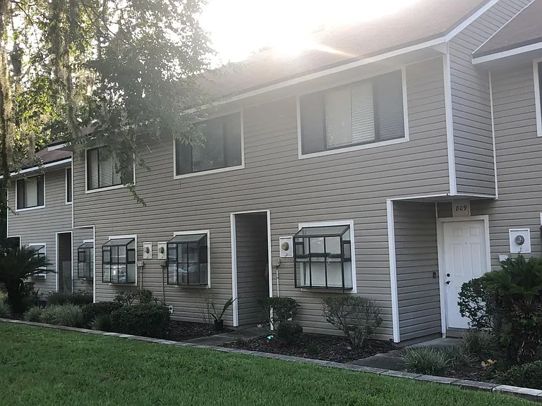 807 SW 60th Ter — Photo 13