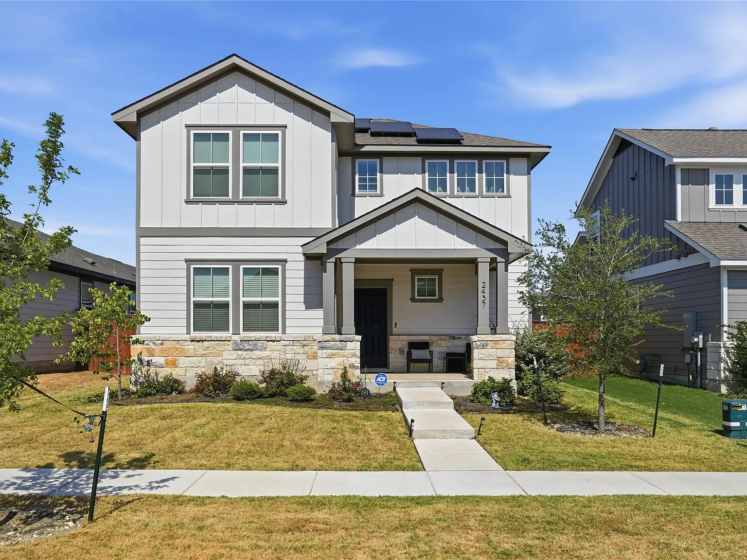 4 bed, 2.5 bath, 1820 sqft, $2,650 — Photo 2