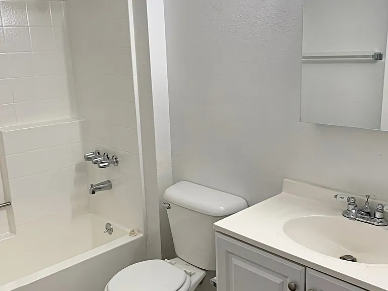 5011-5015 Monte Vista St #301 — Photo 3