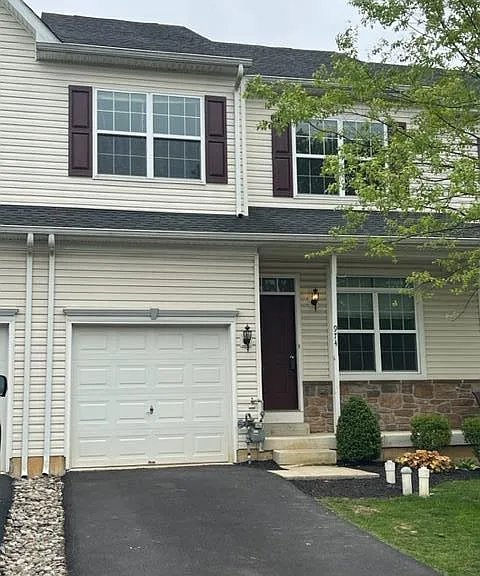 974 King Way — Photo 1