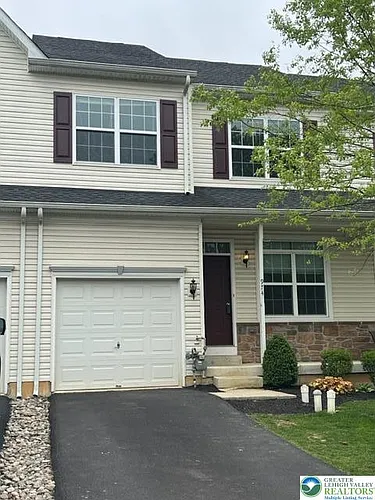 974 King Way Photo 1