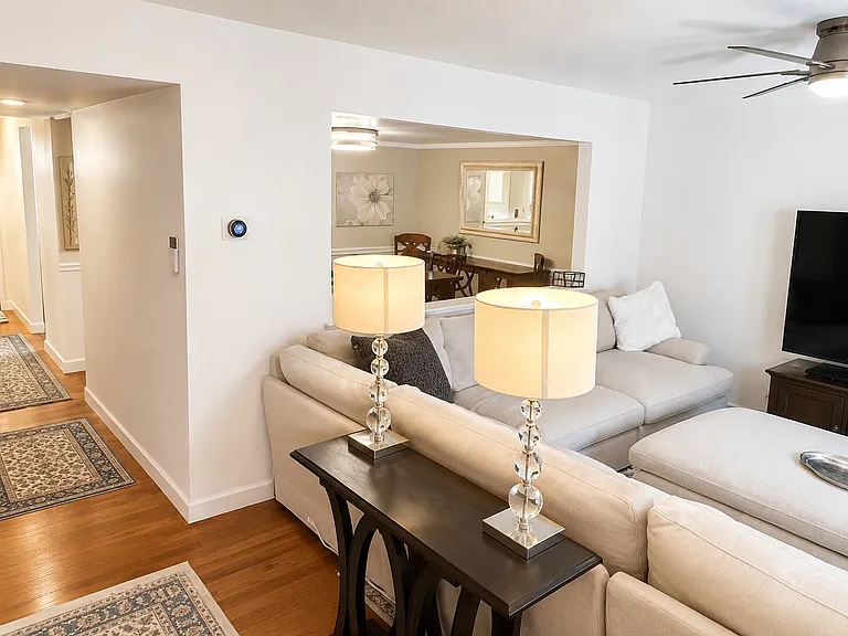 1012 James Madison Cir — Photo 21