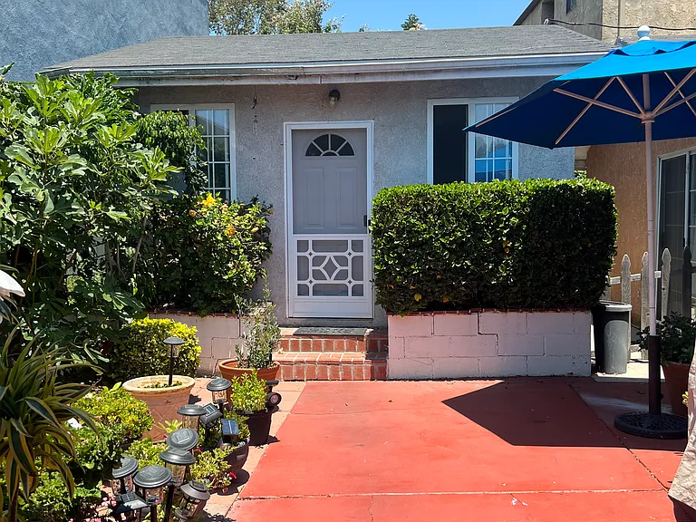 2327 Griffith Park Blvd — Photo 10