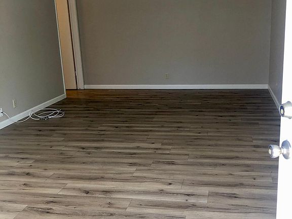 4th image of 2020 Town And Country Ln
