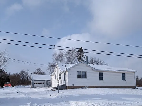 5906 N Lake Rd, Bergen, NY 14416