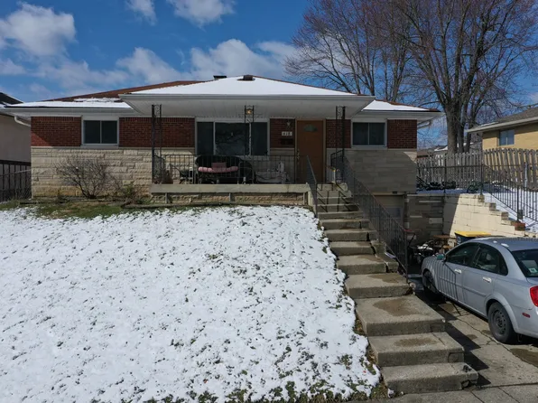 618 Memorial Dr, Beech Grove, IN 46107