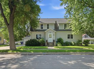 424 E 11th St, Gibbon, MN 55335
