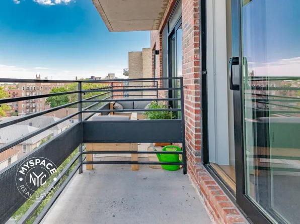 581 Ocean Parkway image 1 of 19